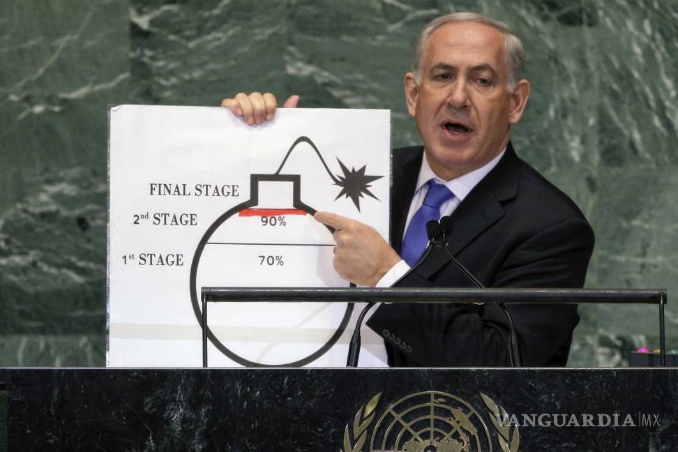 $!El primer ministro israelí, Benjamin Netanyahu, muestra una ilustración mientras describe sus preocupaciones por las ambiciones nucleares de Irán, en su discurso en le 67ma sesión de la Asamblea General de Naciones Unidas.