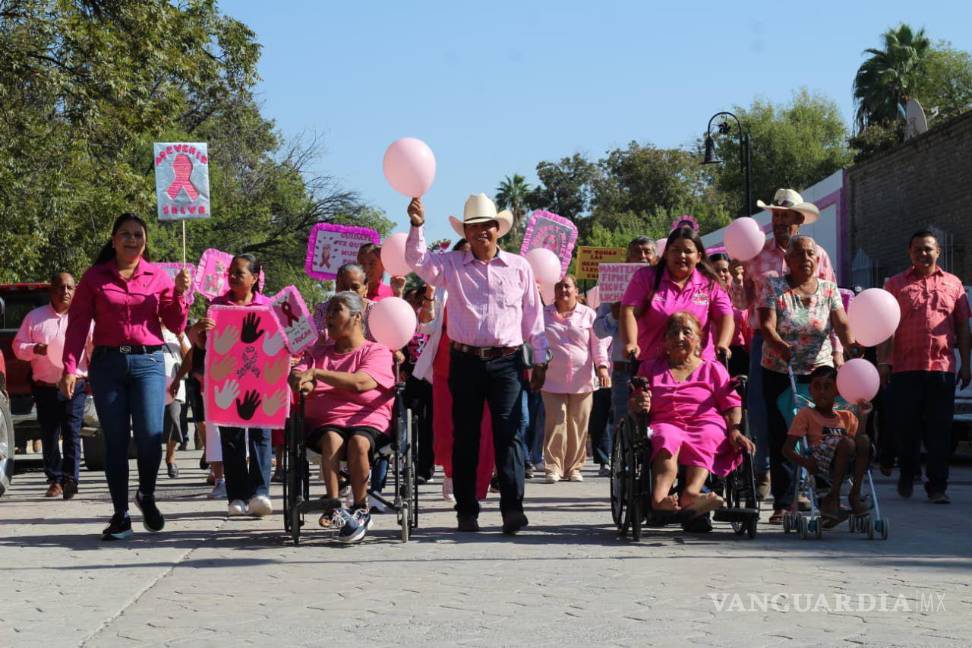 $!El alcalde Fernando Juárez también participó y compartió su testimonio personal sobre cómo el cáncer de mama afectó a su familia.