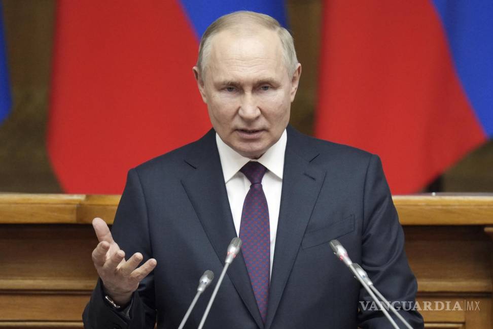 $!El presidente ruso, Vladímir Putin, pronuncia un discurso durante una reunión del Consejo de Legisladores de la Asamblea Federal Rusa en San Petersburgo, Rusia.