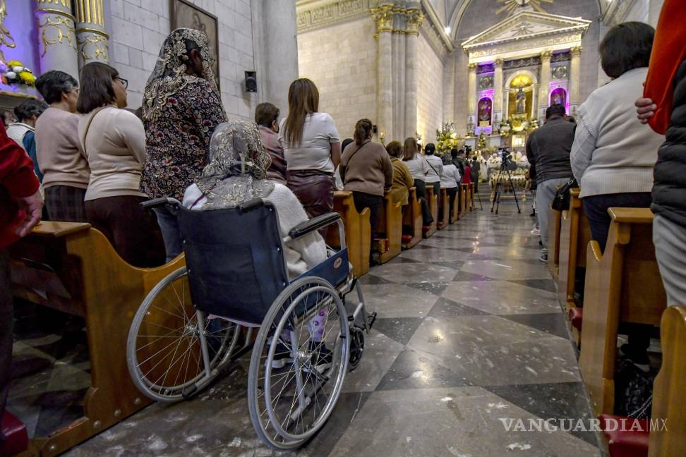 $!“La cruz nos recuerda que somos una familia de Dios”, dijo en su mensaje el obispo Hilario González.