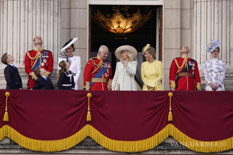 $!¿Kate Middleton desaparecida? Tras 6 meses, así reaparece y sonríe en Desfile junto a príncipe Guillermo y sus hijos