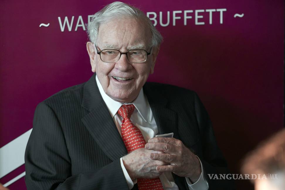 $!Munger, Buffet apostó en grande a la genialidad del fundador de BYD, Wang Chanfu, en 2008 con una inversión de 232 mdd en el fabricante chino de vehículos eléctricos.