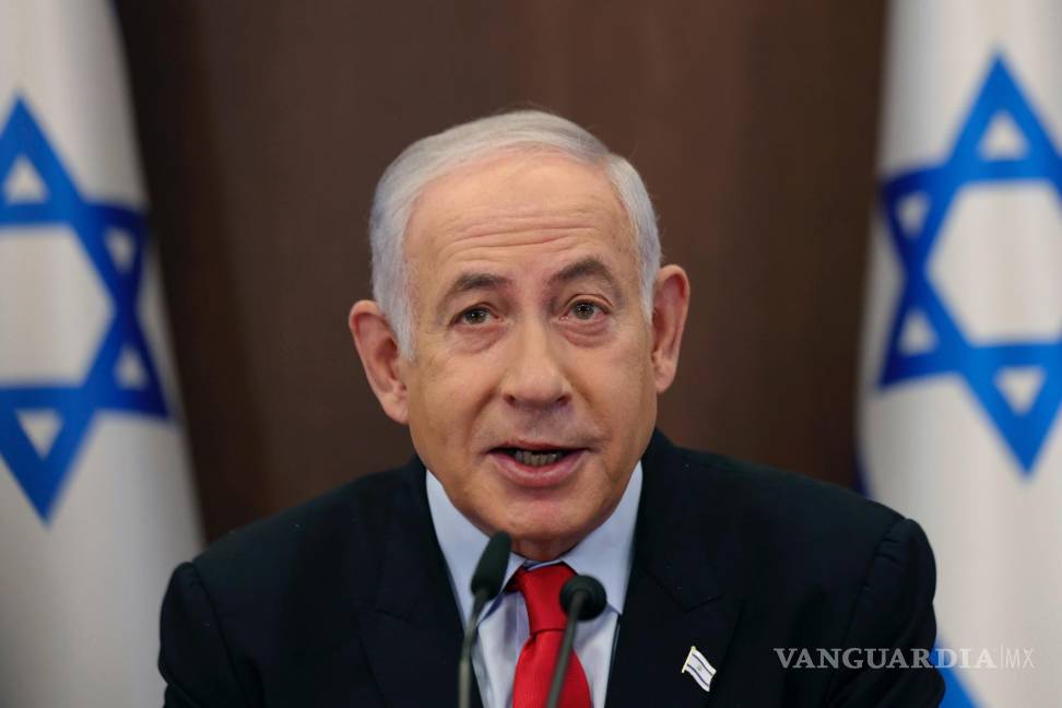 $!El Primer Ministro israelí, Benjamin Netanyahu, asiste a la reunión semanal del gabinete en la oficina del primer ministro en Jerusalén.