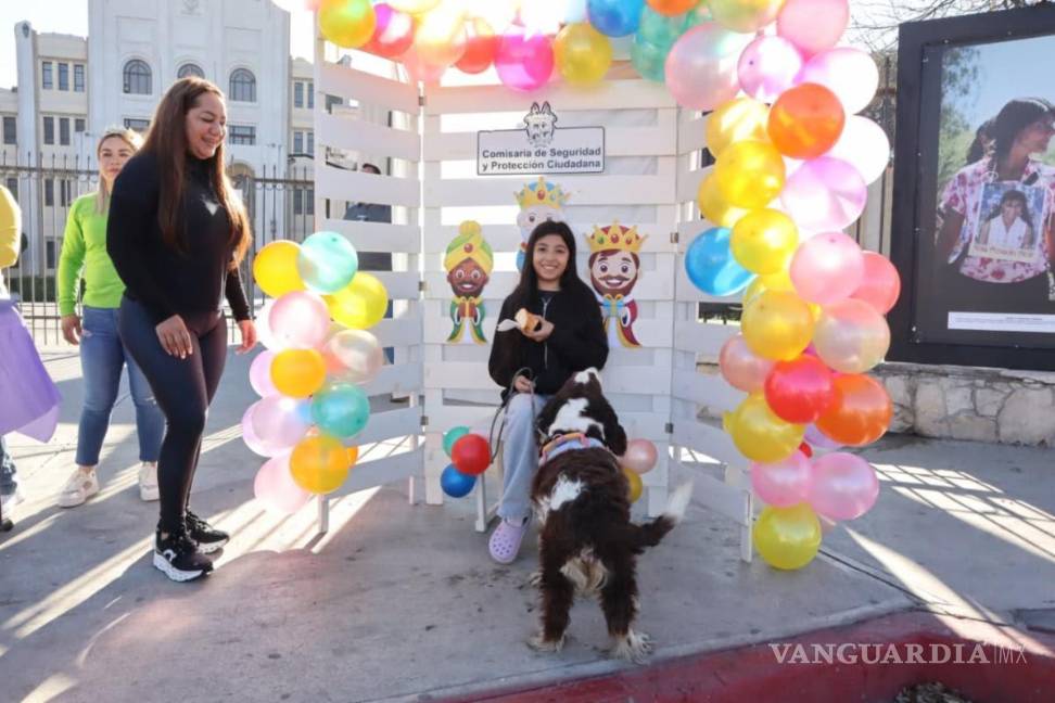 $!Niñas y niños recibieron pelotas y participaron en actividades recreativas junto al personal de seguridad.
