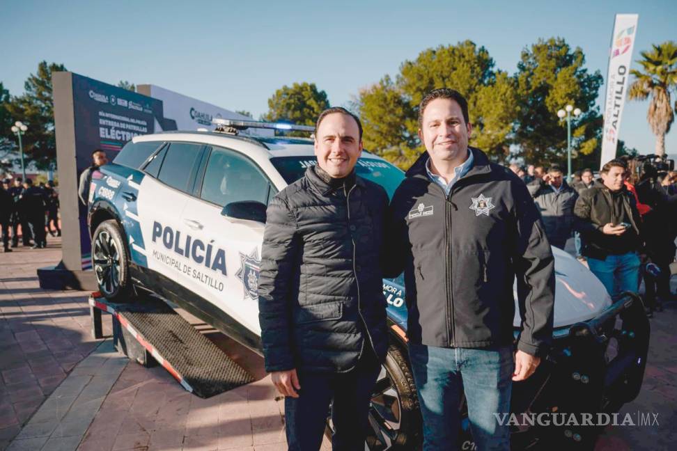 $!Manolo Jiménez, gobernador de Coahuila, y Javier Díaz, alcalde de Saltillo, encabezaron los festejos del Día del Policía.