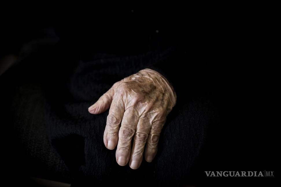 $!La mano de Anna Mulas de 100 años de edad.