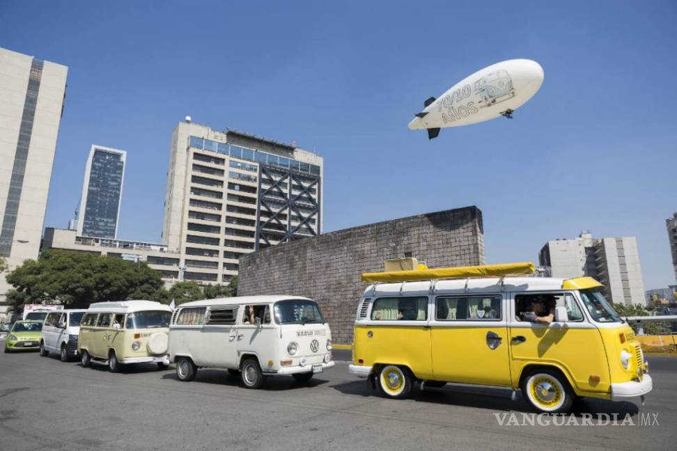 $!Volkswagen celebra los 70 años de la Combi, con caravana en la CDMX