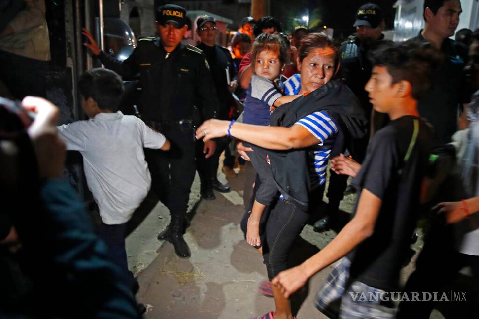 México repatria a 232 migrantes de Honduras tras motín