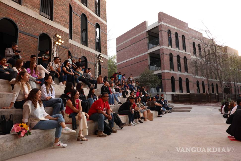 $!En el marco del Día Internacional de la Mujer, TEDx U Carolina Women destacó la importancia de cuestionar las estructuras de poder que perpetúan la violencia contra las mujeres, llamando a la reflexión sobre los avances y los desafíos del feminismo actual.