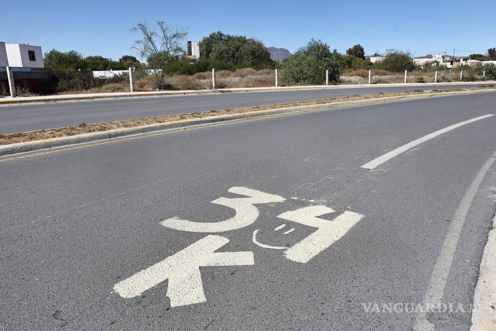 $!Personal marcó el recorrido de la carrera con pintura temporal en principales bulevares.