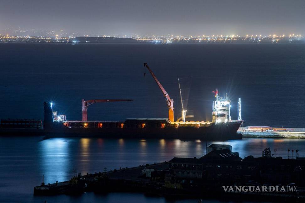 $!El barco ruso Lady R atracó en diciembre del año pasado en un puerto cerca de Ciudad del Cabo.