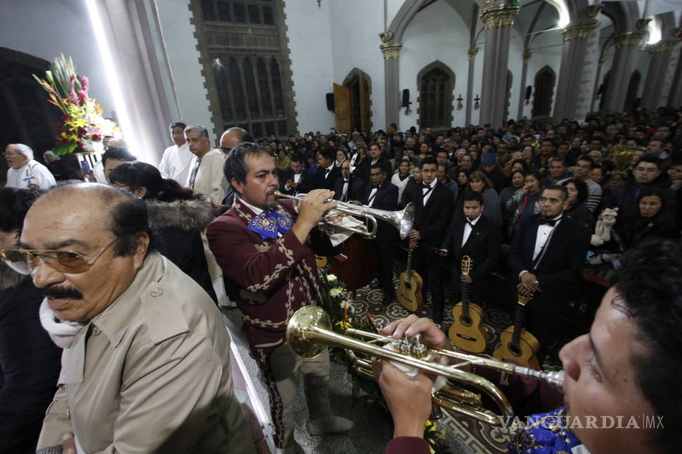 $!Celebran creyentes a la Virgen de Guadalupe en el Santuario de Saltillo