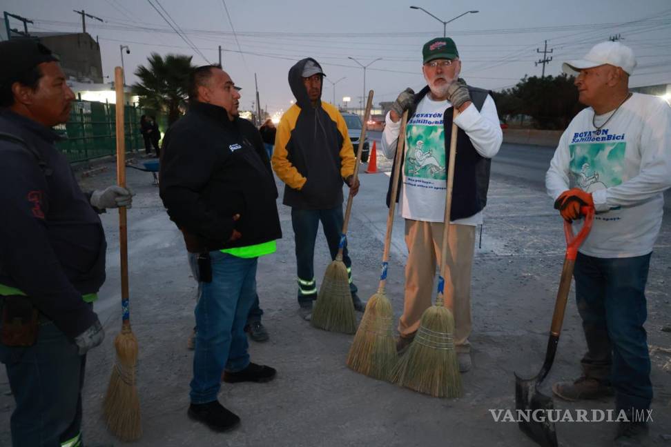 $!Saltillo en Bici, encabezada por Alejandro Dávila Flores, se sumó a la jornada de limpieza.