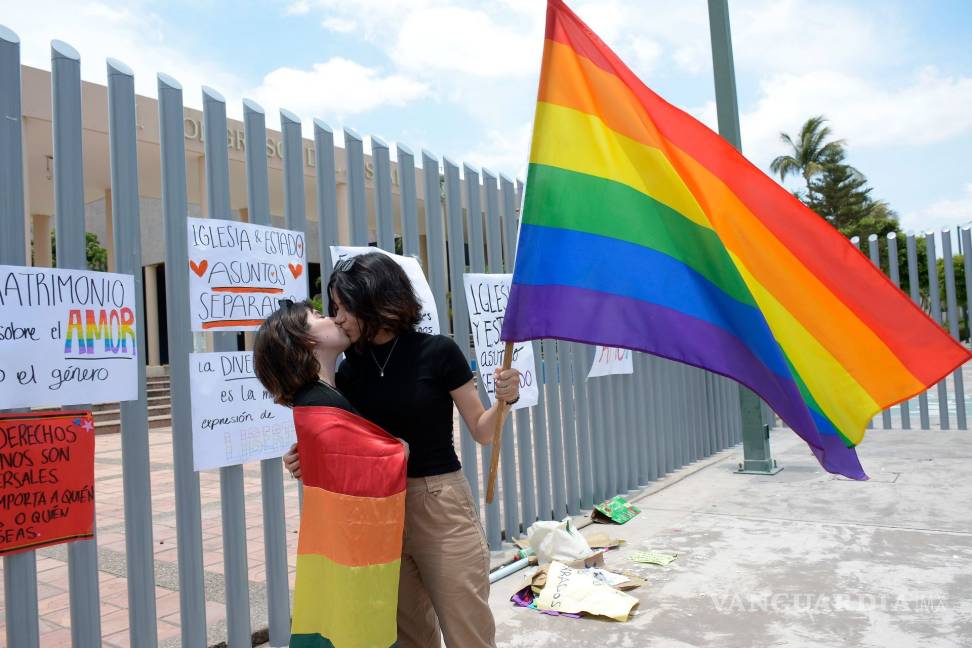 $!PES denuncia a su gestor en redes por mensajes a favor de colectivo LGBT