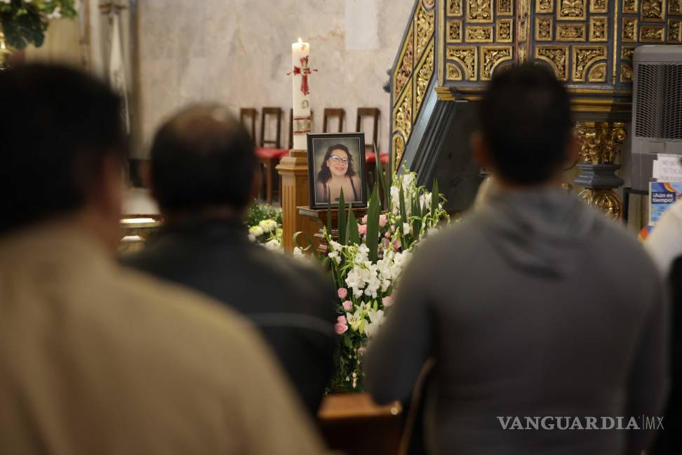 $!El obispo emérito Raúl Vera López ofició una misa en la Catedral de Santiago en memoria de Blanca Isabel Martínez Bustos, reconocida defensora de los derechos humanos fallecida el lunes pasado.