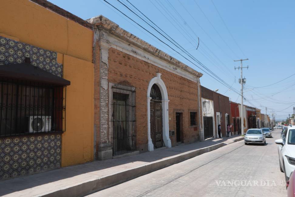 $!Además de pintura, se realizan trabajos de mantenimiento en herrerías y limpieza profunda en edificaciones de ladrillo.