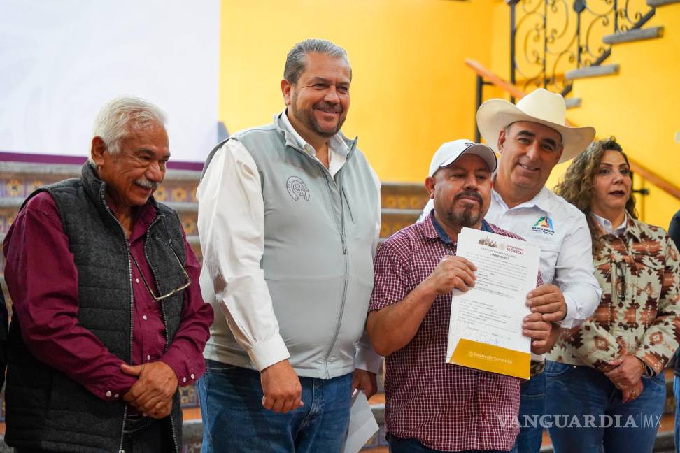 $!El alcalde Tomás Gutiérrez Merino resaltó que acercar estos servicios fortalece la legalidad y protege el patrimonio de las familias del campo.