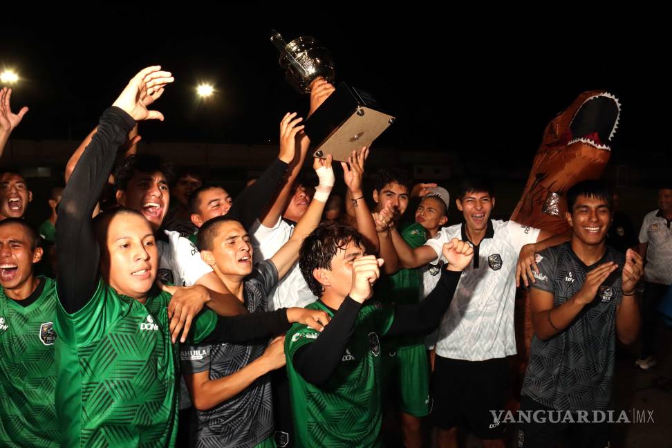 $!Los T-Rex de Ramos Arizpe levantan el trofeo de la Copa Coahuila 2025 tras vencer a Halcones.