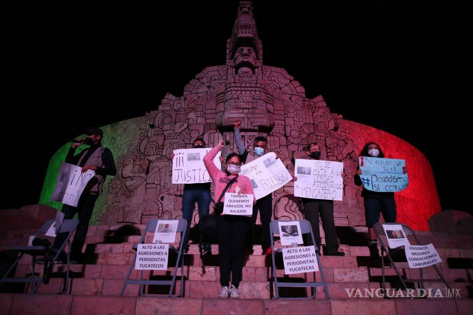 $!Periodistas se manifestaron en el monumento a la Patria para exigir justicia por los asesinatos de los compañeros en Mérida, Yucatán (México)