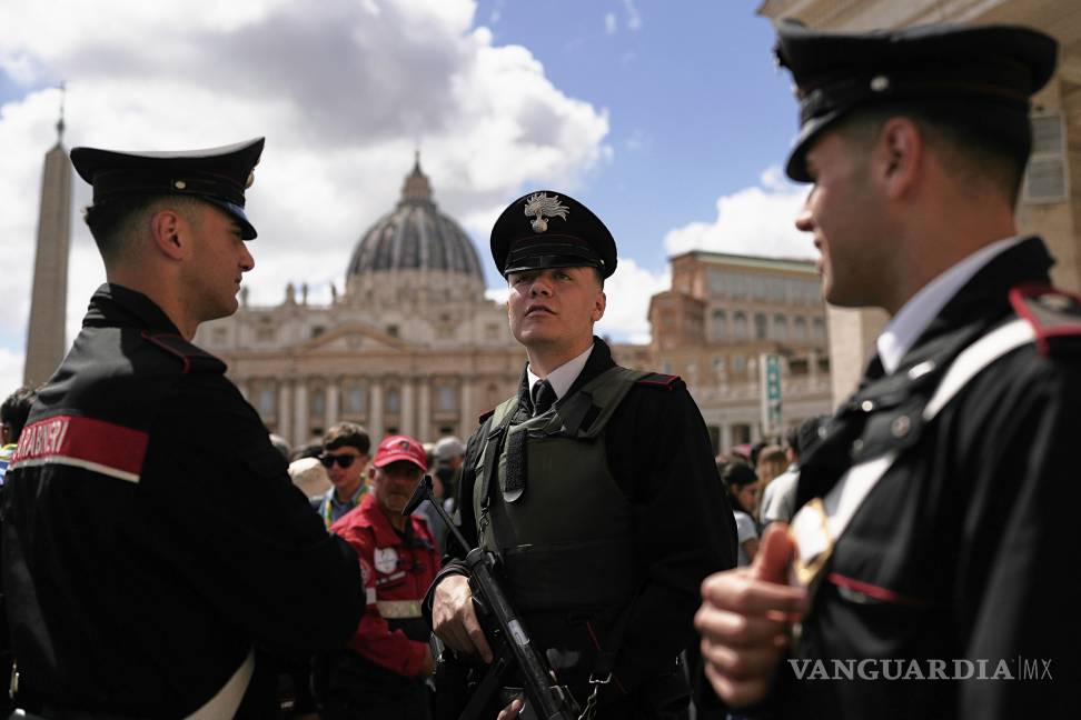 $!Policías, carabineros y agentes de tráfico se sumarán a al menos 1,500 soldados para hacer vigilancia durante el funeral del Papa Francisco.