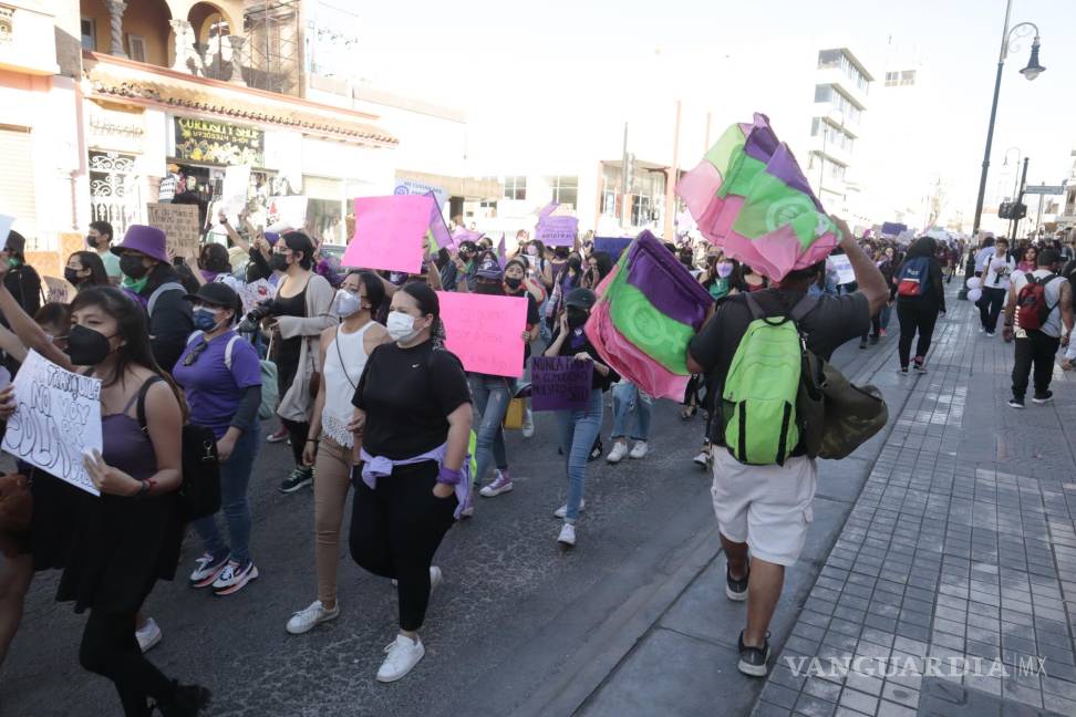$!Saltillo, Coahuila 8 de Marzo del 2022 Marcha 8M en la plaza Tlaxcala y calles del centro
