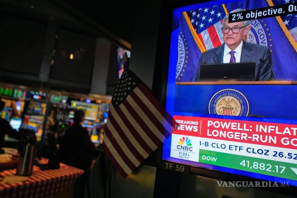 $!Una conferencia de prensa del presidente de la Reserva Federal, Jerome Powell, se muestra en el piso de la Bolsa de Valores de Nueva York en Nueva York.