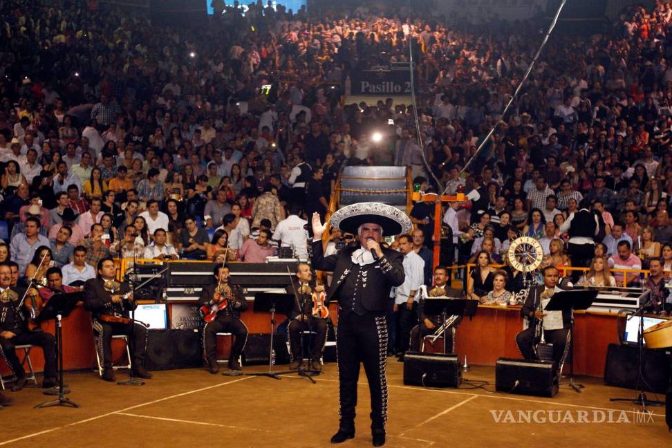 $!14 de octubre de 2012. Vicente Fernández en su presentación en el Palenque de las Fiestas de Octubre 2012. Cuartoscuro/Fernando Carranza