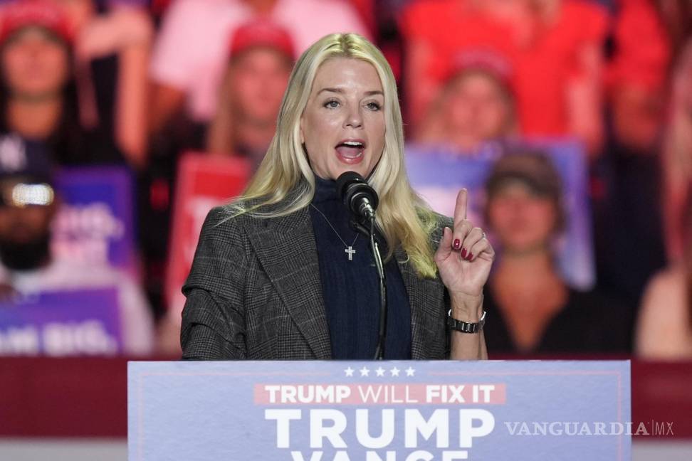 $!Pam Bondi hizo historia en 2010 cuando fue elegida como la primera fiscal general mujer de Florida.