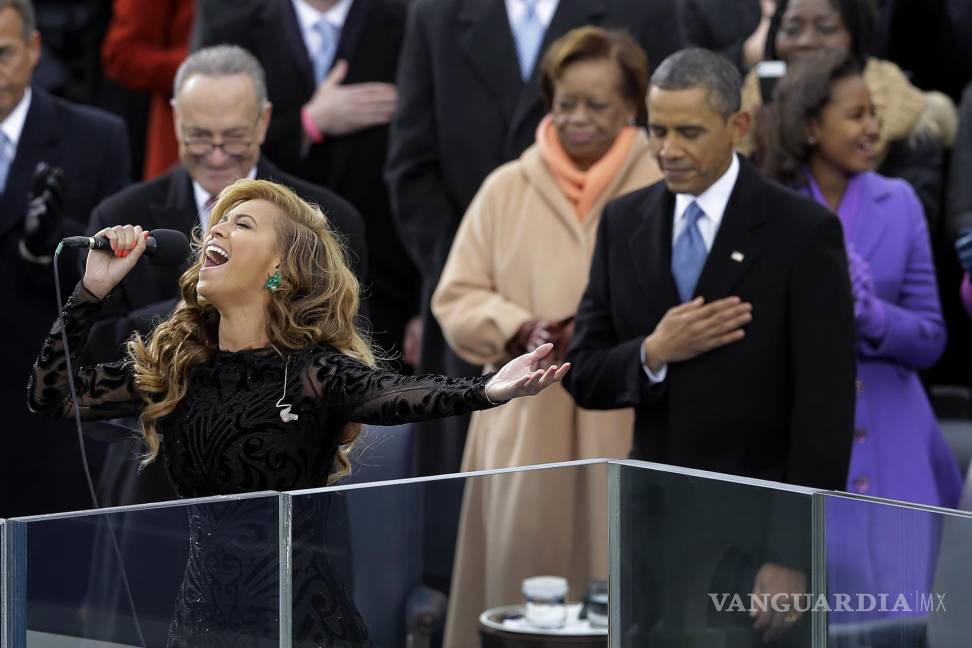 $!Beyonce canta el himno nacional tras la juramentación de Barack Obama como presidente en Washington el 21 de enero del 2013.