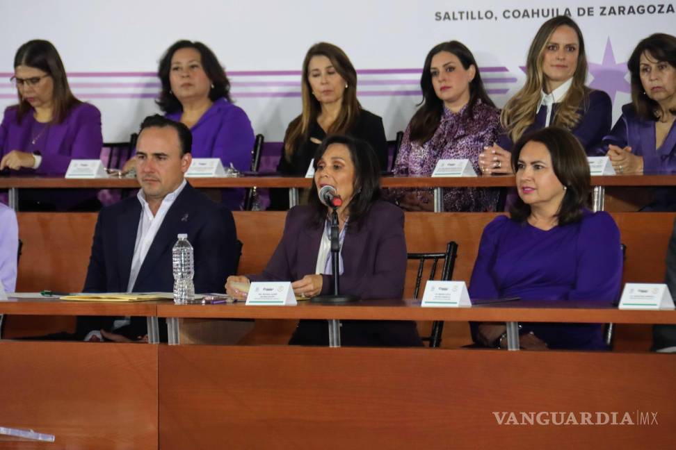 $!Liliana Salinas, presidenta honoraria del DIF Coahuila, anunció la creación de nuevos Centros de Atención e Integración Familiar (CAIF) para ampliar el acceso a servicios de apoyo psicológico y social para mujeres en situación de vulnerabilidad.