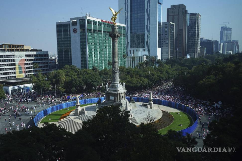 $!Organizaciones ciudadanas se reúnen en el icónico “Monumento del Ángel de la Independencia” en CDMX en apoyo al INE.