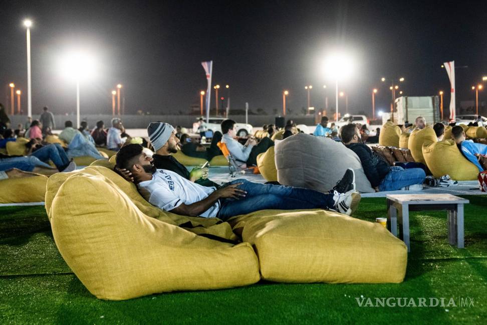 $!Fans en el lounge ubicado en el Fan Village en Doha.