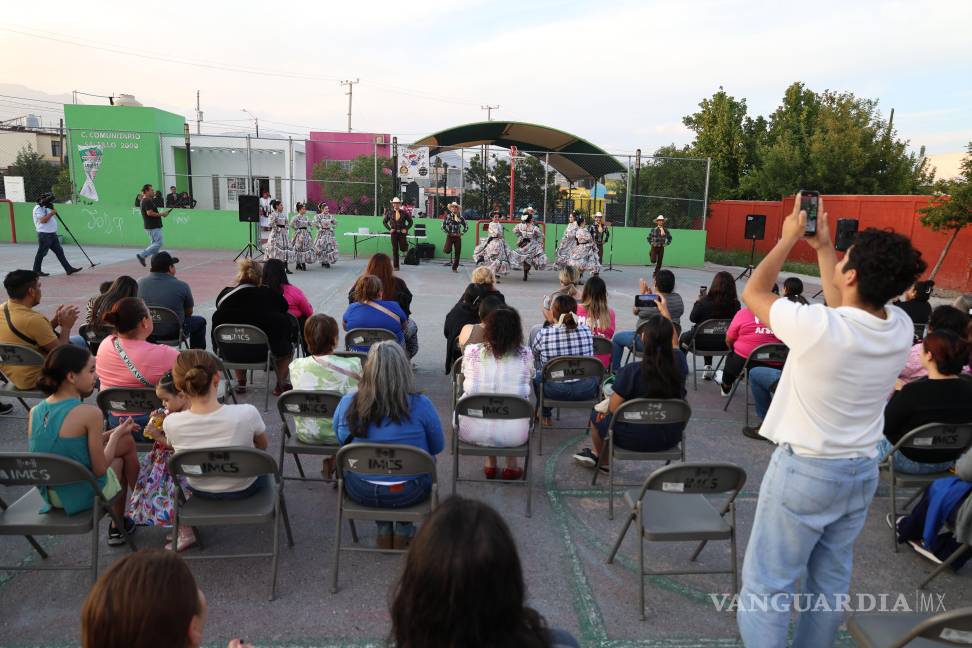 $!La Compañía Folklórica de Saltillo Ixtle-Coahuila se presentó en el Skate Park Saltillo 2000 durante la celebración de la “Fiesta Mexicana”.