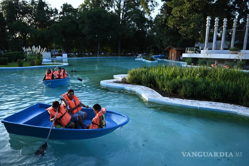 $!Con chalecos salvavidas y personal operativo, se garantiza la seguridad de los visitantes durante los recorridos.