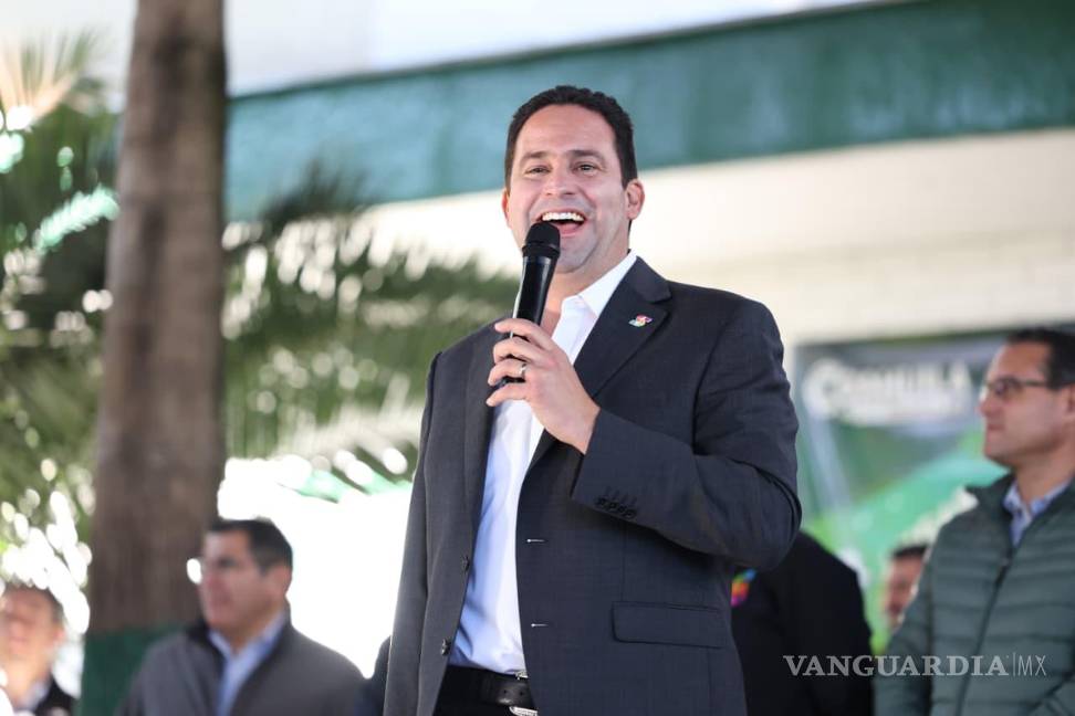 $!Autoridades municipales destacaron que el nuevo parabús brindará mayor seguridad y condiciones dignas para el ascenso y descenso del transporte público.