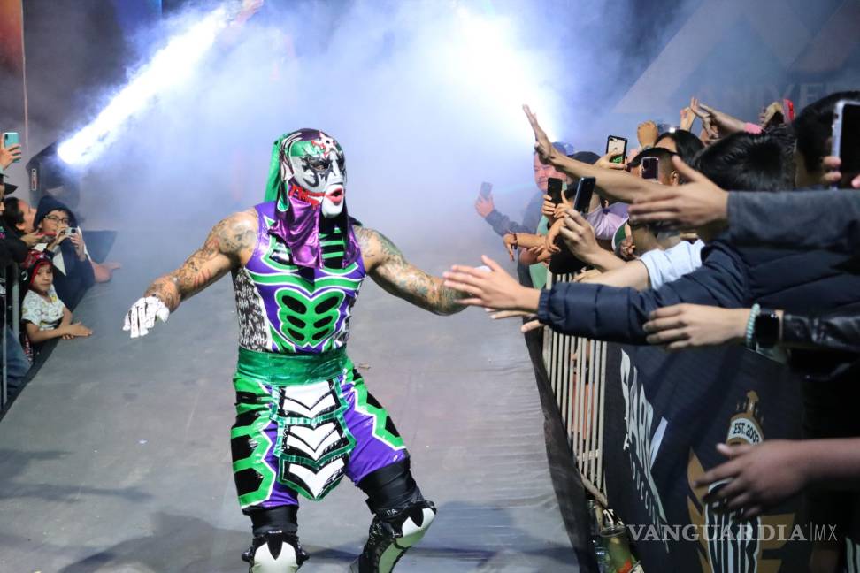 Magia y lucha libre cautivan a los saltillenses