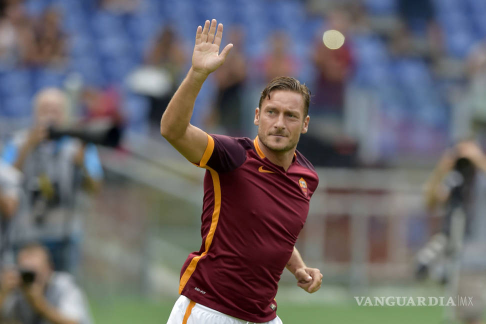 $!Emotiva carta de despedida de Francesco Totti a la Roma; se retira al finalizar la temporada