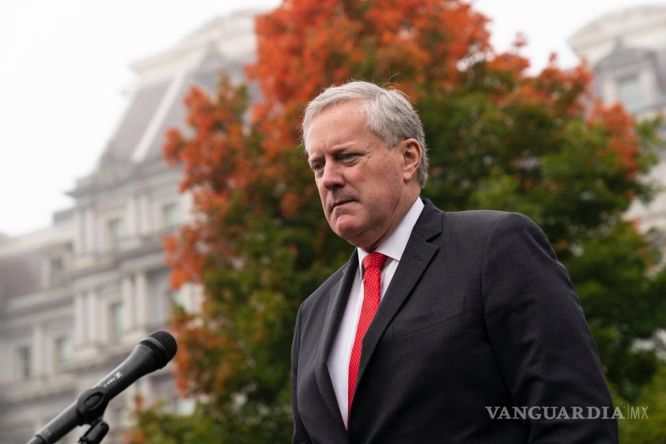 $!El jefe de gabinete de la Casa Blanca, Mark Meadows, habla con los periodistas en la Casa Blanca, el 21 de octubre de 2020, en Washington.