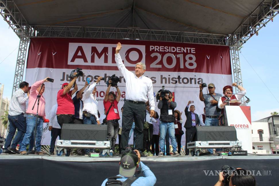 $!“Entre más golpes, más digno me siento”, dice López Obrador en Torreón
