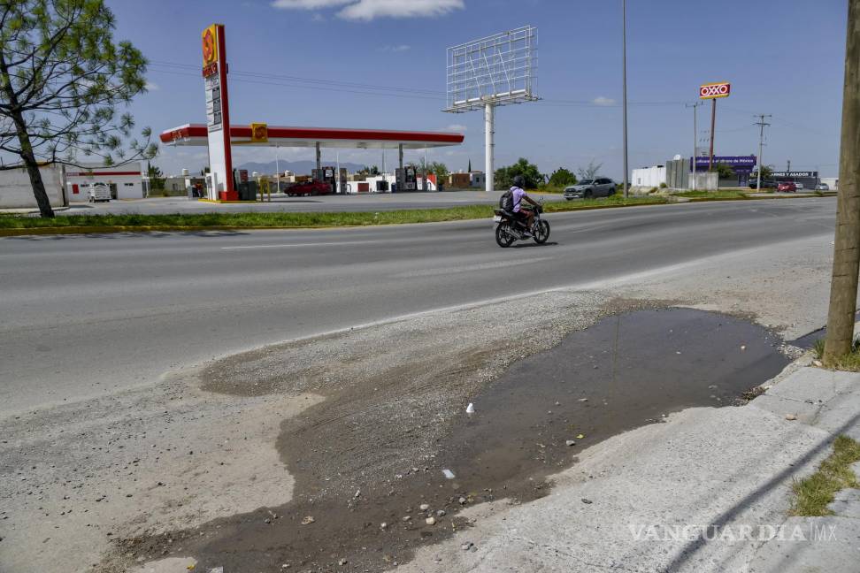 $!El vado frente a MM Pizzas, un obstáculo crítico para los conductores.