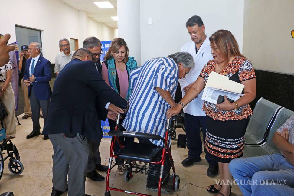 $!Entregaron sillas de ruedas, sillas para baño, colchones anti llagas, andaderas sin ruedas y andaderas con asiento.