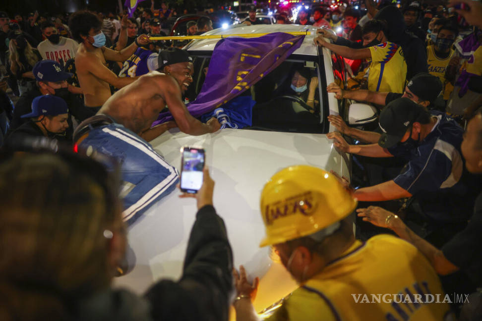 $!Fanáticos de los Lakers causan disturbios tras el título obtenido