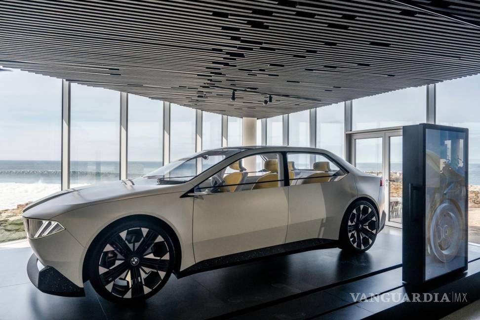 $!Un prototipo de los vehículos que BMW designa Neue Klasse (nueva clase) en Lisboa, el 21 de febrero de 2024.
