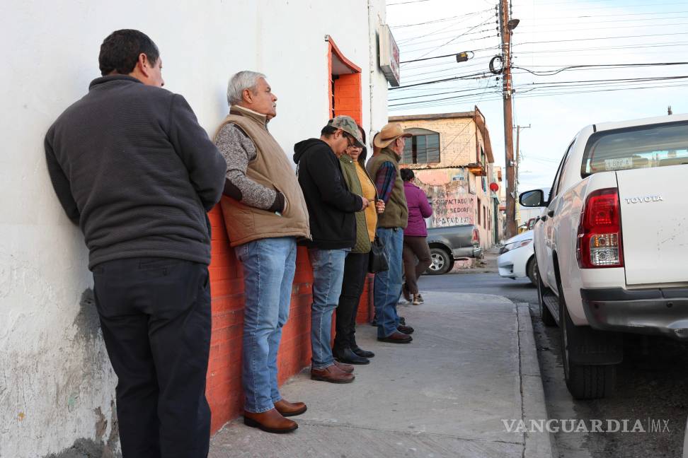 $!Las largas filas a las puertas del negocio de Doña Mary reflejan el amor y el reconocimiento de la comunidad saltillense.