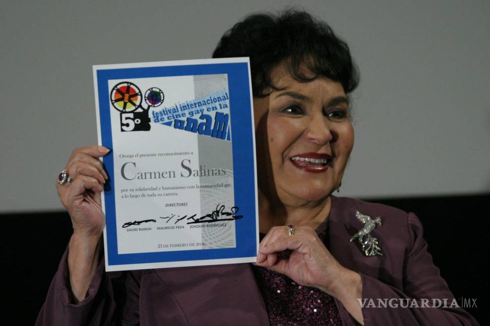 $!22 de febrero de 2010. Carmen Salinas asisitió como madrina de honor a la clausura del Festival de Cine Gay de la UNAM. Cuartoscuro/Misael Valtierra