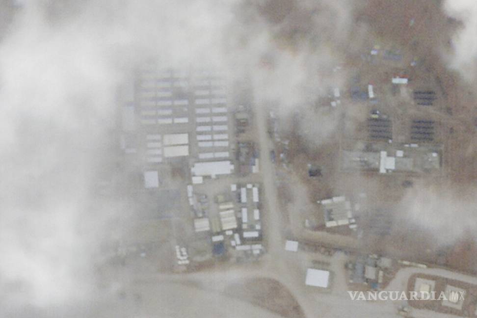 $!Vista aérea de la base estadounidense después del ataque del pasado domingo.