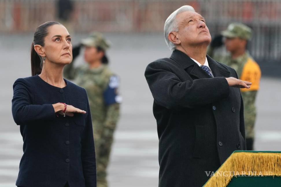 $!La futura presidenta Claudia Sheinbaum y el mandatario saliente, AMLO asisten a un evento en homenaje a las víctimas de los terremotos de 1985 y 2017, en CDMX.