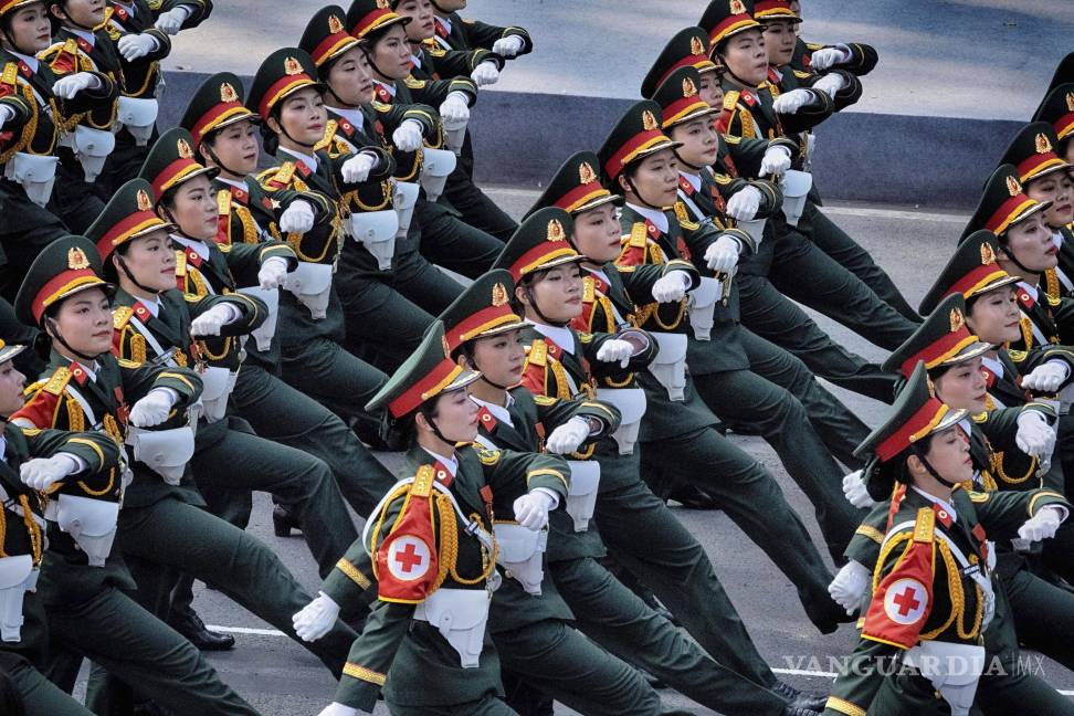 $!Tropas chinas, laosianas y camboyanas marcharon detrás de las formaciones del ejército vietnamita.