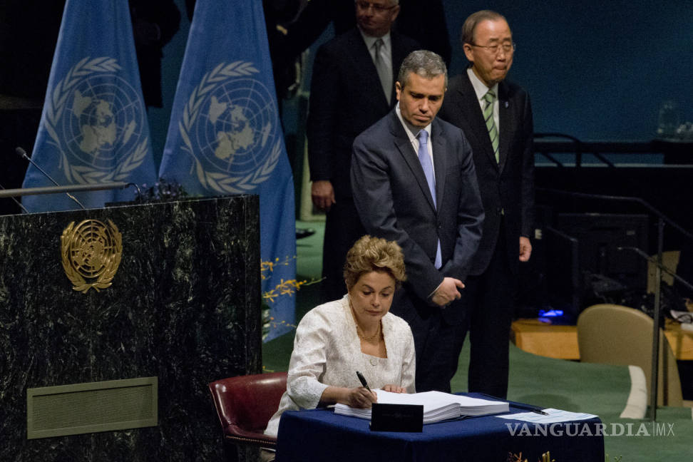 $!Rousseff advierte de que batallará contra una destitución “ilegal”