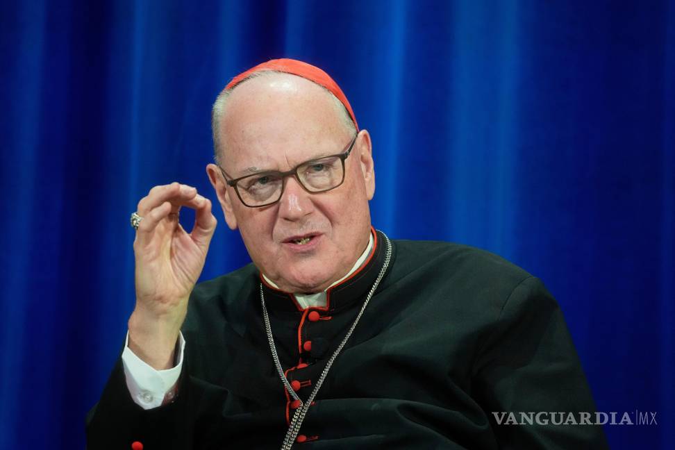 $!El cardenal Timothy Dolan de Nueva York asiste a una conferencia de prensa en el North American College en Roma.